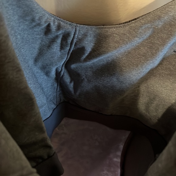 Grey and purple floral print athletic top - Picture 5 of 6